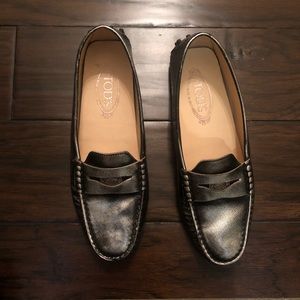 Tod’s metallic loafers